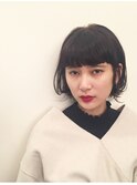 ダークカラーとハネ感で大人っぽボブ