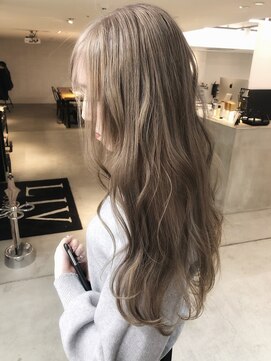 リヴ オオサカ(LIV OSAKA) ホワイトブロンド☆