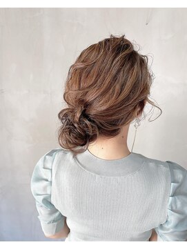 ウィロウ(WILLOW) 2021SS/ hairmakeWILLOW　ルーズサイドシニヨン