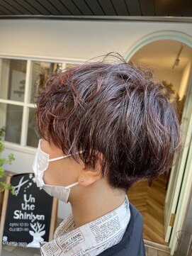 アンテシニヨン(Un the Shiniyon) レッドカラー×刈り上げショート