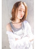グレージュカラーシルキーべージュ、デザインカラー斜めバング