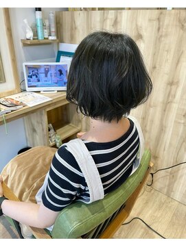 カミケンネクスト(kamiken.next) 上品オリーブカラーふんわりショートボブ【カミケンネクスト】