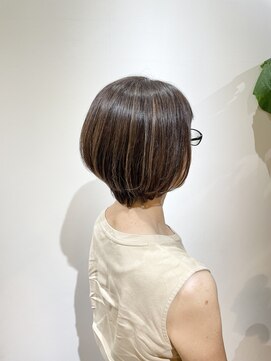 エム インターナショナル 白岡 キュート(EMU international CUTE) ハイライトカラーショートボブ