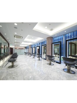 丁寧なカウンセリング×抜群の技術力で一人ひとりの髪の状態を見極め、最適なスタイルをご提案いたします◎