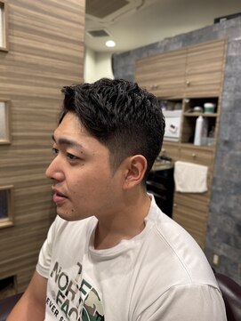 銀座マツナガ 神田店 20代30代爽やかイケメン刈り上げ束感アイロンパーマ
