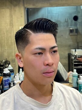 ビンゴ 高松店(BINGO) 1523黒髪スキンフェード刈り上げバリカンアート高松バーバー