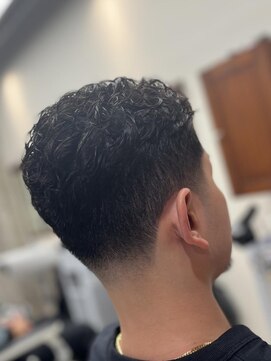 フランクス バーバー ウエストトウキョウ 吉祥寺店(FRANK’S BARBER WEST TOKYO) スパイキーショートブルーブラックフェザーパーマサーフカール