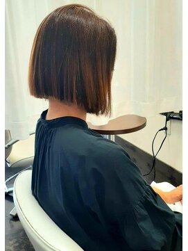 ルッソカルム(Lusso calme) 切りっぱなしミディアムボブ◎30代40代50代