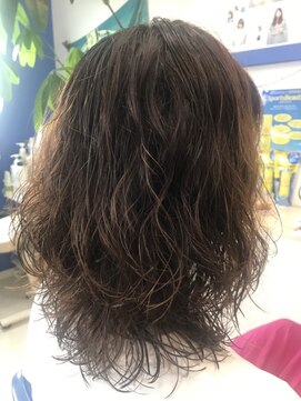 アクアリッシュ ヘアー(Aqualish Hair) ミディアムパーマ