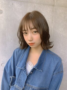 マティス 表参道(matiz) インナーカラー 外ハネボブ  切りっぱなしボブ　ペールベージュ