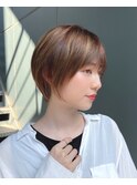 大人ショート　自毛風ストレート　前髪あり　グレーベージュ