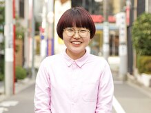 アシスタント　坪田　皆様を笑顔でお出迎え致します。