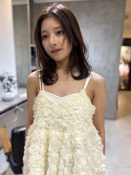 イル(ill) レイヤーカット ミディアム 前髪なし 大須