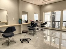 清潔感のあるフロア！席の感覚も広いので圧迫感もないです◎