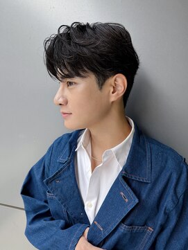 トルネード(TORNADO) メンズパーマセンターパートビジネスヘア暗髪面長K20251220