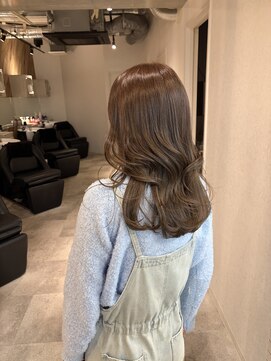 アイリー 名古屋(A/LEE) オリーブベージュ/レイヤーカット