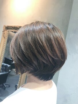 ヘアーシグネチャー(Hair Signature) あご下ライン前下がりのボブレイヤー