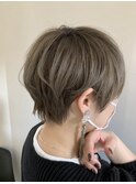 アッシュベージュベリーショート