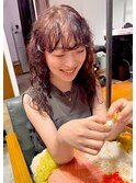 ふわふわの癖を活かしてカーリーヘア