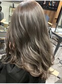 グレージュ切りっぱなしボブ前髪ありミニボブミルクティベージュ