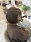 ショートボブ　ニュアンスカラー　センターパート