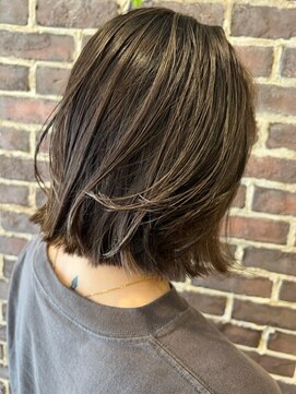 ゴーゴーゴーテート ライト(555tete Light) 切りっぱなしボブ×ハイライト