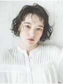 ショートボブ　ナチュラル　パーマ　眉上バング