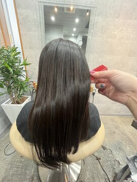 イシン(ISIN) ロング　美髪矯正でツヤツヤの髪へ。