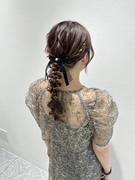 お呼ばれヘア◎ふわっと編み下ろしスタイル