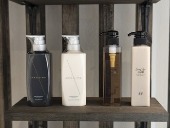 ククオリ(kukuoli)の写真/白髪を隠すだけでなく、自然な美しさを引き出すカラーを提案。柔らかな色味と艶感で飾らない魅力を演出◎