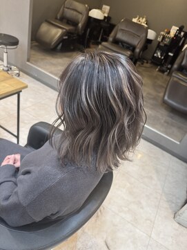 エリス ウメダ(Eliss umeda) バレイヤージュ×ホワイトグレー