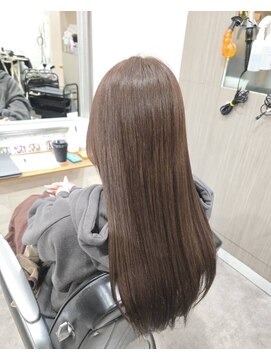 ヘアアンドメイク 心座(hair&make) 透明感ブラウン × 美髪ストレートロング