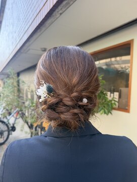 ヘアーラボ ハチ(HAIR LABO HACHI) 編みこみシニヨン