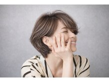 白髪ぼかしカラーで自然に若々しい髪へ