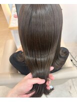 エレノア 渋谷公園通り店(Eleanor) 【錦まりな】イルミナグレージュカラー×切りっぱなしロブ