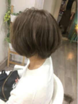 エルデ ナインズ ヘアー スタンド 川口店(elde 9's HAIR STAND) 大人かわいいグレージュひし形シルエットエアリーボブ