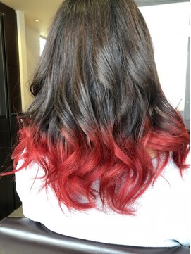 ヘアーメイク ララ(HAIR MAKE LALA) サイドの高い赤色グラデーション