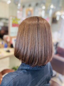 エメールヘア(aimere hair) 白髪も染まるベージュ系カラーで艶々ボブ