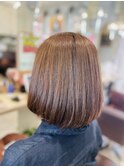白髪も染まるベージュ系カラーで艶々ボブ
