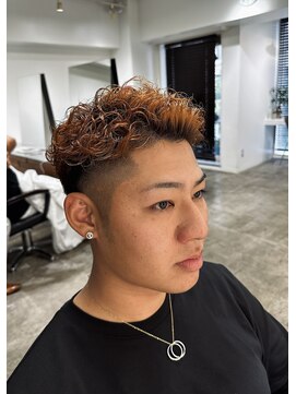 ミラバイグリーン(Mira by green) 【KAEDE】宮城リョータ風パーマオレンジベージュ男髪短髪パーマ
