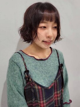 オレンジブラウン 前髪カット ショートボブ ニュアンスパーマ