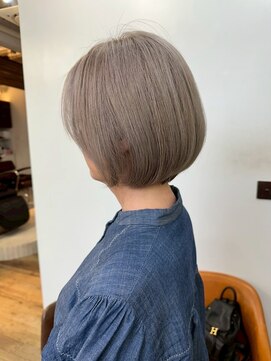 ハーツ(Heart's) 白髪ぼかしカラー×ショートボブ