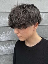 ヒュイル バイ ニアウ(Hwyl by Niau) MEN’S HAIRマッシュパーマ波巻スパイラルパーマセンターパート
