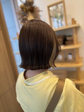 エム バイ ブローチェ(em by BROCHE) ミルクティーベージュ×切りっぱなし