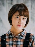 前下がりフェミニンボブ