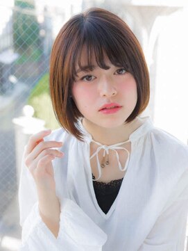 ルティア(Lutia) ショートボブ 流しバング アッシュブラウン