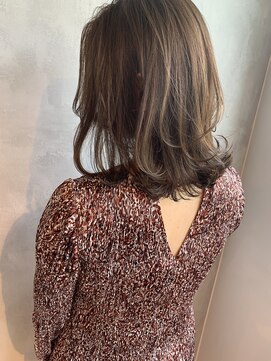 キチ(kichi.) [kichi.] くびれミディアム×パールグレージュ