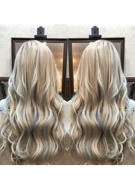 ディー エメ(D-aimer-) エクステで個性派×ホワイト×スカイブルー×ブルー