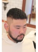 髭とクロップスタイル