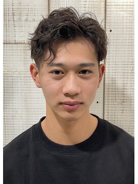 ヘアメイク カン プラスエフ(HAIR MAKE KANN+f) メンズ スパイラルパーマ アップバング